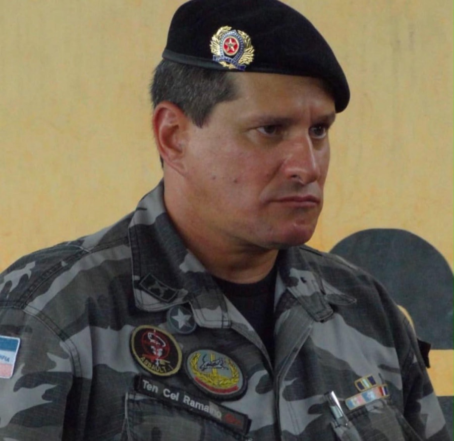 Alexandre Ramalho como Tenente-Coronel